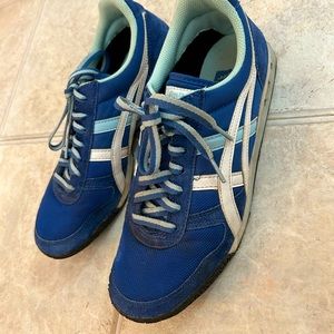 Onitsuka Tiger tennis shoes.  Excellent Condition.  Blue.  Size 9.
